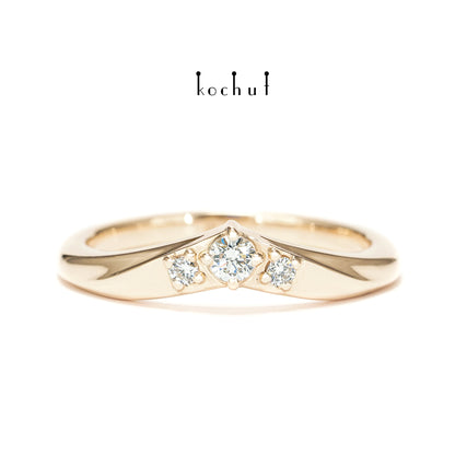 Meine Dame — Rotgoldring mit Diamanten