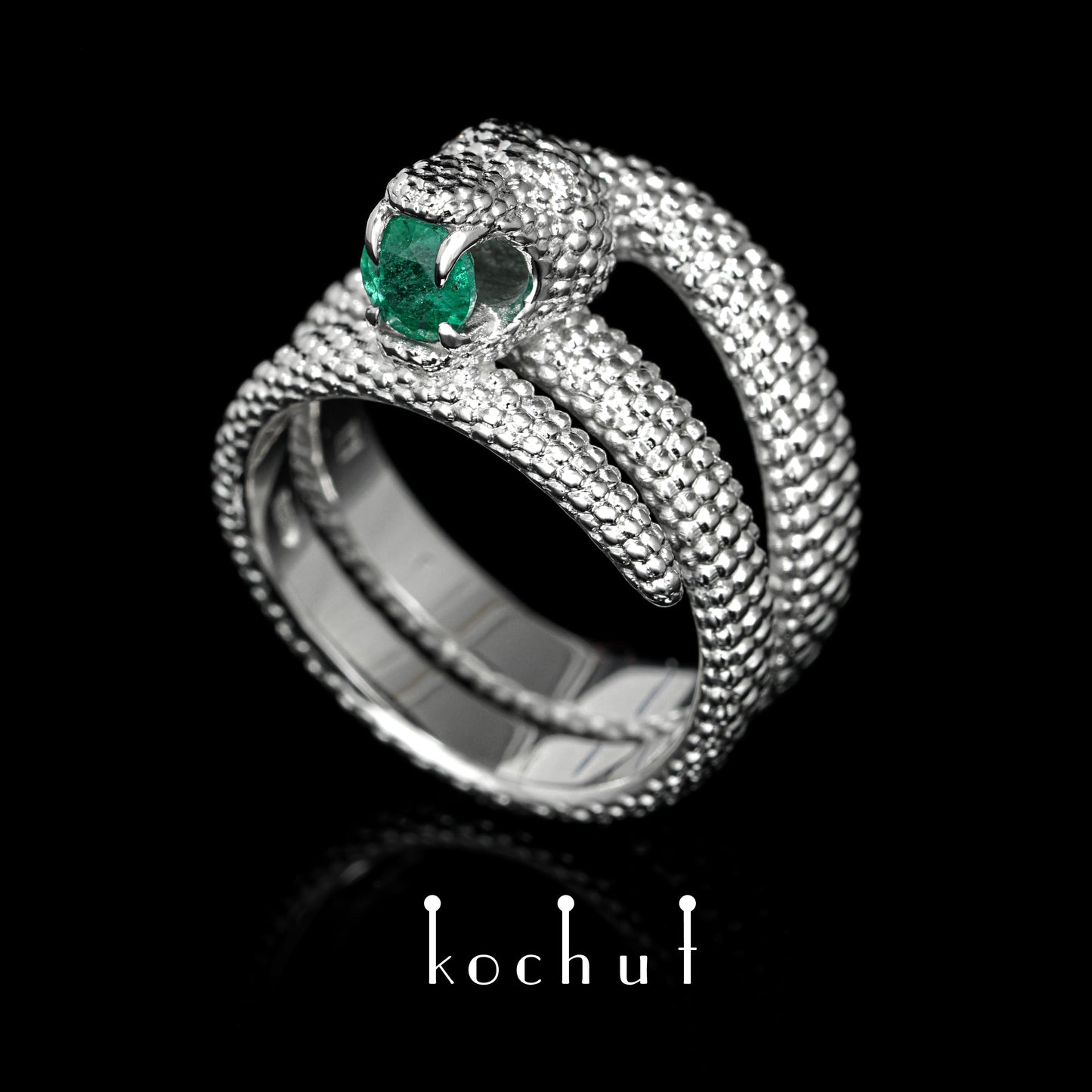 Liebe der Widerspenstigen — Ring aus Weißgold mit Smaragd und Diamanten, überzogen mit weißem Rhodium