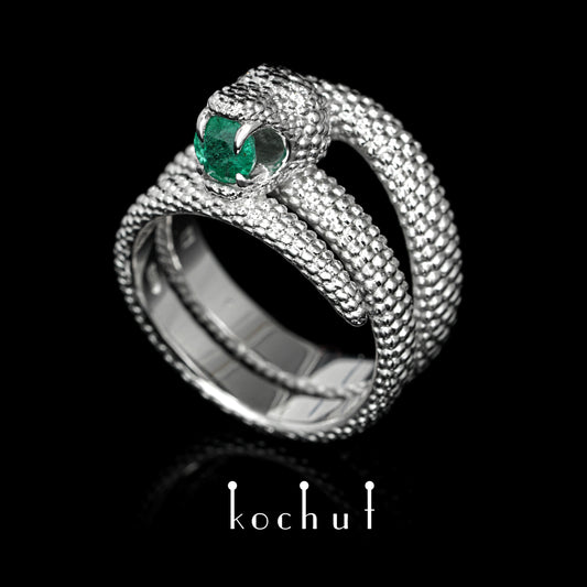 Liebe der Widerspenstigen — Ring aus Weißgold mit Smaragd und Diamanten, überzogen mit weißem Rhodium