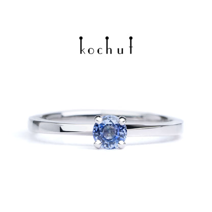 Mein Inspiration — Weißgold-Verlobungsring mit Kornblumen-Saphir, überzogen mit weißem Rhodium