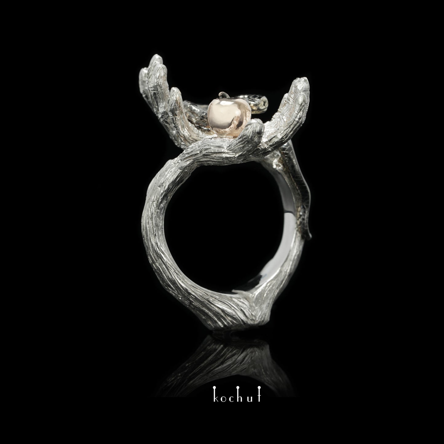 Verbotene Frucht — Ring aus Gelb-, Rotgold und Silber, überzogen mit schwarzem und weißem Rhodium