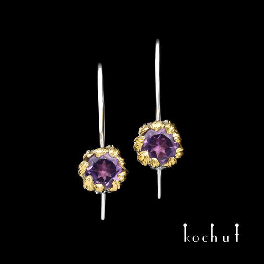 Pfingstrosen — silberne Ohrringe mit Amethysten, überzogen mit weißem Rhodium und Gold.