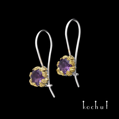 Pfingstrosen — silberne Ohrringe mit Amethysten, überzogen mit weißem Rhodium und Gold.