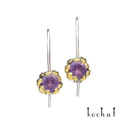 Pfingstrosen — silberne Ohrringe mit Amethysten, überzogen mit weißem Rhodium und Gold.