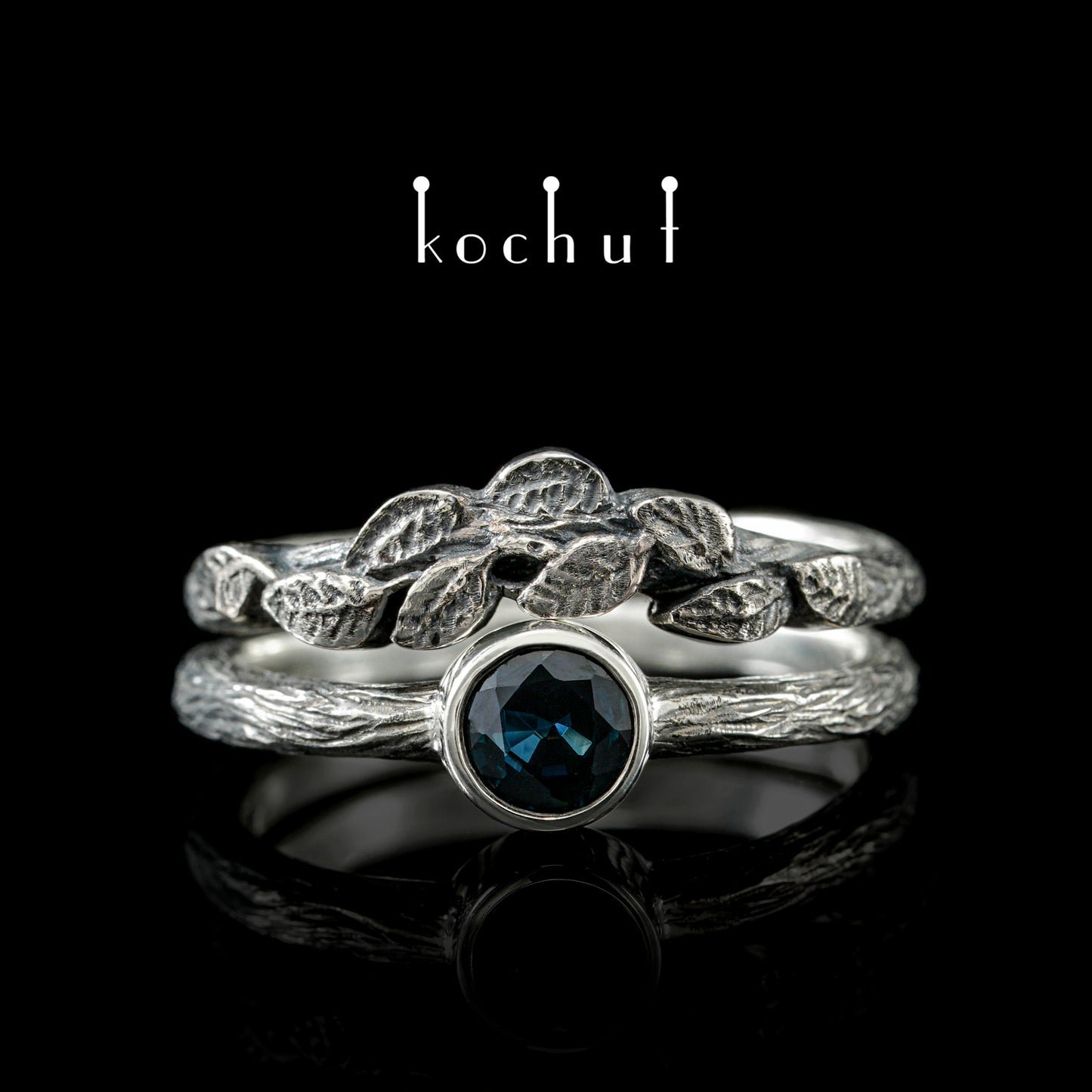 Erstes Treffen — Ring aus oxidiertem Silber mit Saphir