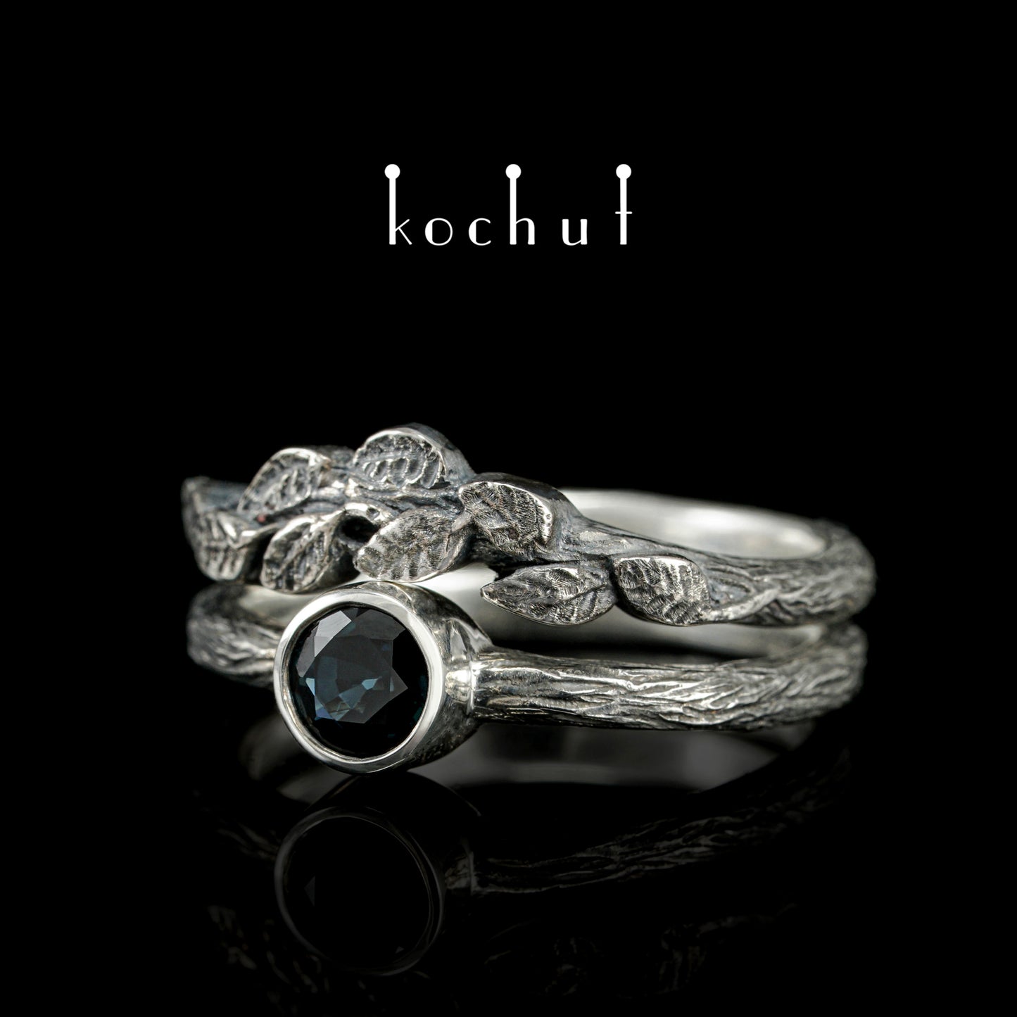 Erstes Treffen — Ring aus oxidiertem Silber mit Saphir