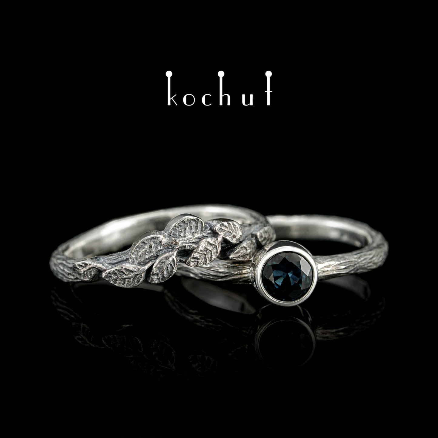 Erstes Treffen — Ring aus oxidiertem Silber mit Saphir