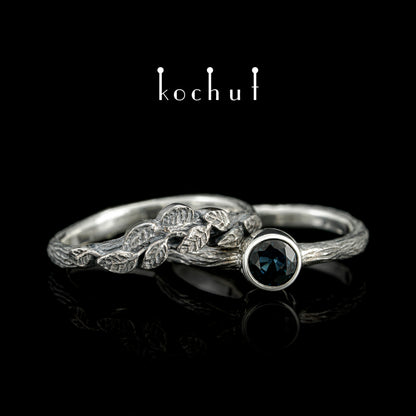 Erstes Treffen — Ring aus oxidiertem Silber mit Saphir