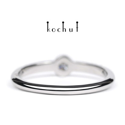 Klassisch — Platinring mit Diamanten