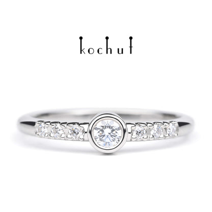 Klassisch — Platinring mit Diamanten