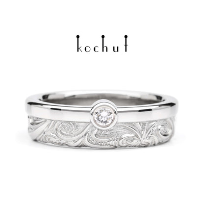 In Freude und Leid: Halbe — Platin-Ehering mit Diamant