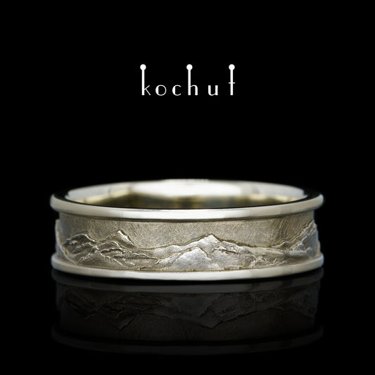Gipfel der Liebe — Ehering aus Weißgold