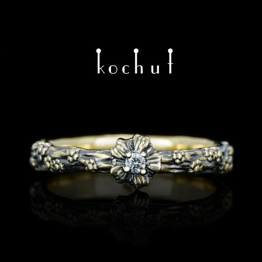 Vergissmeinnicht — Ring aus Gelbgold mit Diamant, beschichtet mit schwarzem Rhodium
