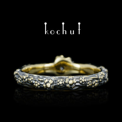 Vergissmeinnicht — Ring aus Gelbgold mit Diamant, beschichtet mit schwarzem Rhodium
