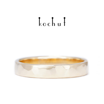 Licht: schmal — flach geformter Ehering aus Rotgold