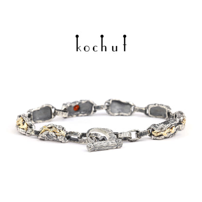 Kraft des Lebens — Armband aus oxidiertem Silber und Gelbgold mit Granat