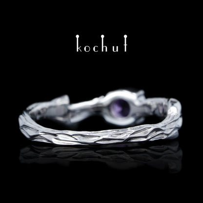 März Zweig — ein Ring aus Weißgold, plattiert mit weißem Rhodium und Amethyst