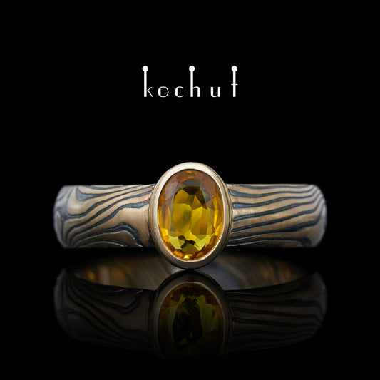 Sophora-Nektar — Mokume-Ring aus Rotgold mit graviertem und oxidiertem Silber sowie gelbem Saphir