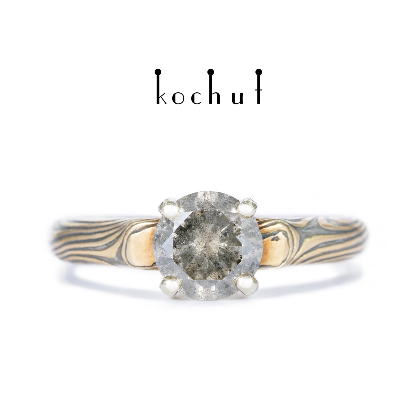 Kaiserin Kojun — Mokume-Ring aus Weiß- und Rotgold sowie graviertem und oxidiertem Silber mit Diamant