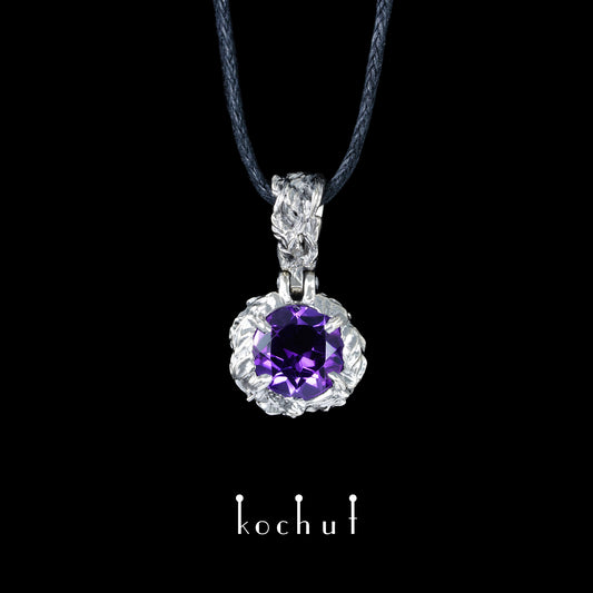 Sonniger Wald — Anhänger aus Weißgold mit Amethyst, beschichtet mit schwarzem Rhodium