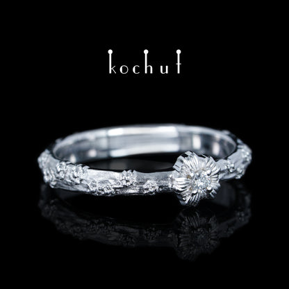 Vergissmeinnicht — Ring aus Weißgold mit Diamant, beschichtet mit weißem Rhodium