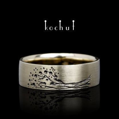 Lebensbaum: Halbe — Ehering aus Weißgold, überzogen mit schwarzem Rhodium