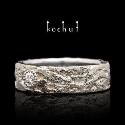 Leib und Seele mit Schmiedekunst Licht — Silberhochzeitssilberring mit Weißgoldbeschichtung und Diamant