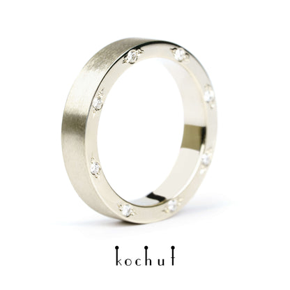 Aristocrats — flach geformter Ehering aus Weißgold mit Diamanten