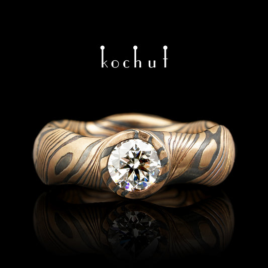 Polarlichter — Mokume-Ehering aus Rotgold und graviertem sowie oxidiertem Silber mit Diamant