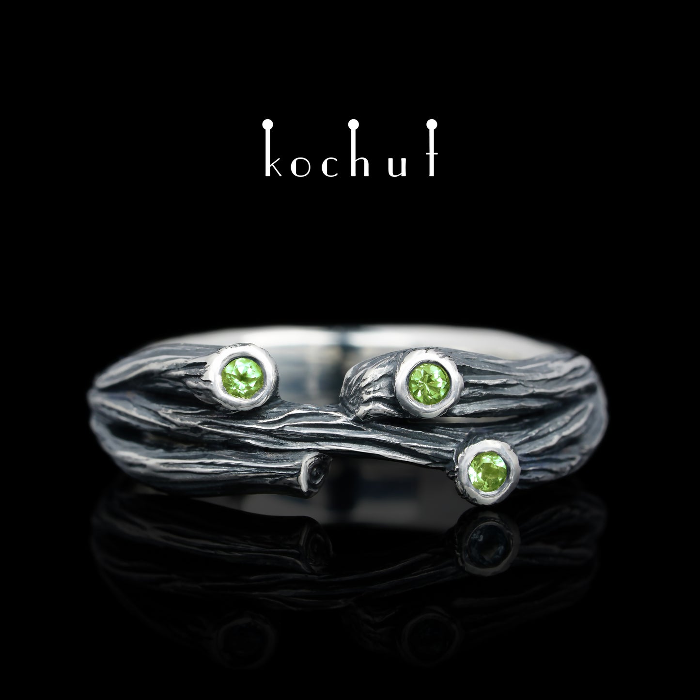 Zweig: Revival — Ring aus oxidiertem Silber mit Chrysolithen