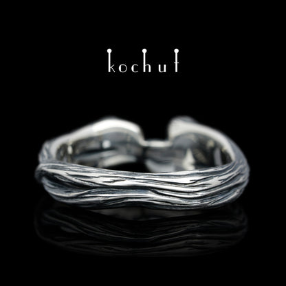 Zweig: Revival — Ring aus oxidiertem Silber mit Chrysolithen