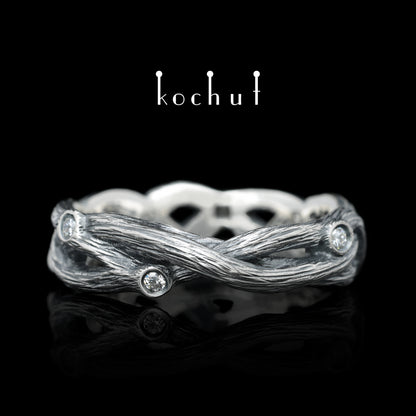Wald-Möbius-Band — Ehering aus oxidiertem Silber mit Diamanten