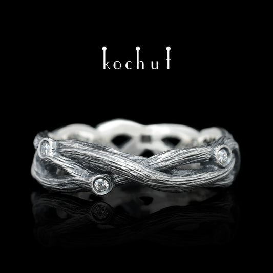 Wald-Möbius-Band — Ehering aus oxidiertem Silber mit Diamanten