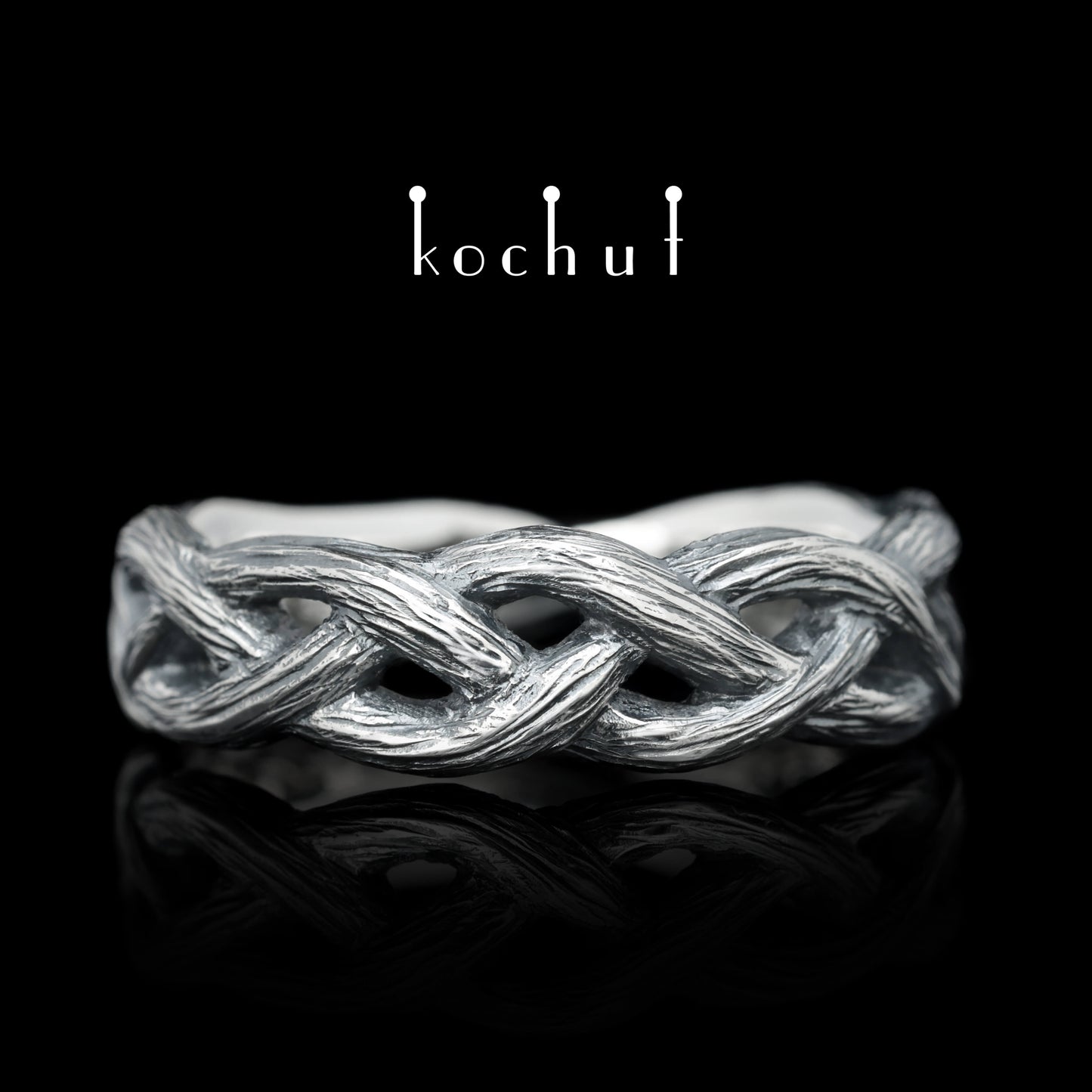 Wald-Möbius-Band — Ehering aus oxidiertem Silber mit Diamanten