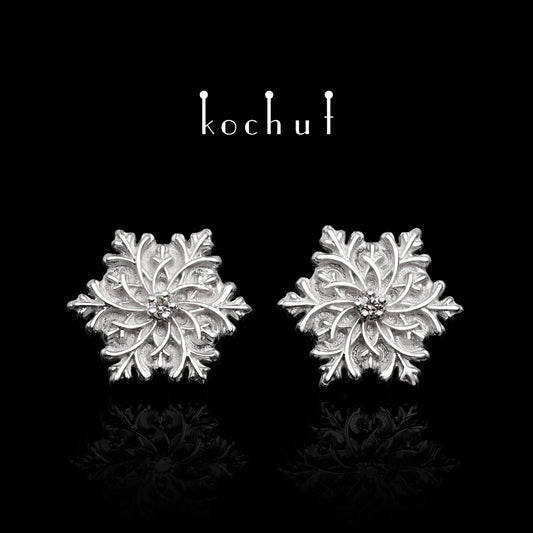 Gerda's Berührung — Ohrringe aus Silber mit Diamanten, überzogen mit weißem Rhodium