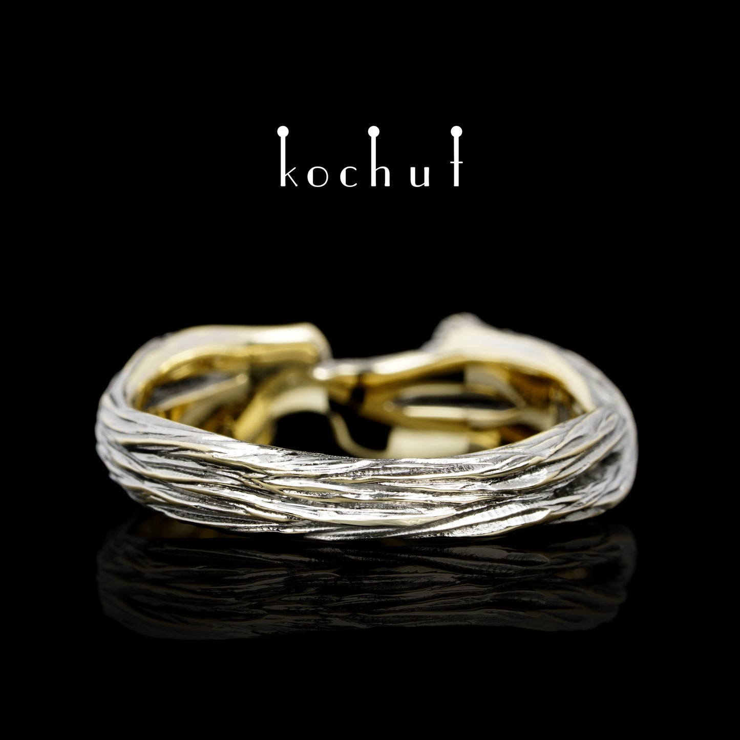 Zweig: Revival — Ring aus Gelbgold mit roten Granaten, beschichtet mit schwarzem Rhodium