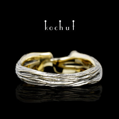 Zweig: Revival — Ring aus Gelbgold mit roten Granaten, beschichtet mit schwarzem Rhodium