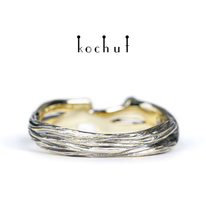 Zweig: Revival — Ring aus Gelbgold mit roten Granaten, beschichtet mit schwarzem Rhodium