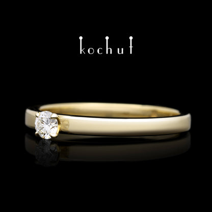 Unschuld — Verlobungsring aus Gelbgold mit einem Diamanten