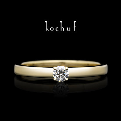 Unschuld — Verlobungsring aus Gelbgold mit einem Diamanten