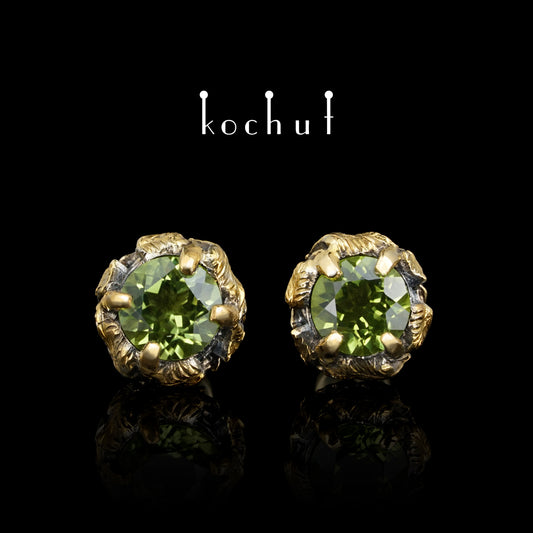 Sonniger Wald — Ohrringe aus oxidiertem Silber und Gelbgold mit Chrysolithen und Vergoldung