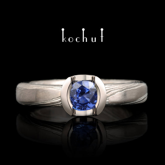 Jugen — Mokume-Ring aus Palladium-Gold und graviertem Silber mit Kornblumen-Saphir