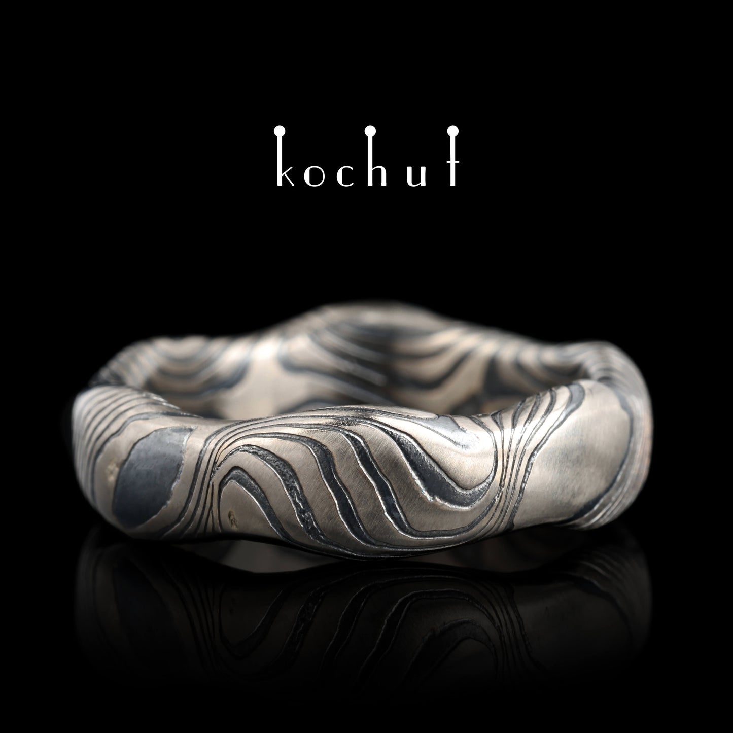 Polarlichter — Mokume-Ring aus Palladium-Gold und graviertem, oxidiertem Silber mit Diamant