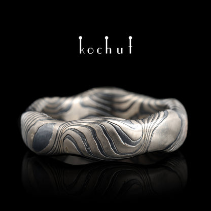 Polarlichter — Mokume-Ring aus Palladium-Gold und graviertem, oxidiertem Silber mit Diamant
