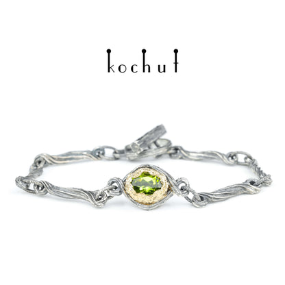 Quelle des Lebens — Armband aus oxidiertem Silber und Gelbgold mit Chrysolith