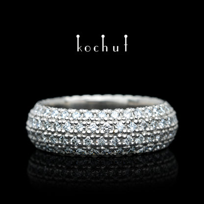 Reflexion — Platin-Ehering mit Diamanten