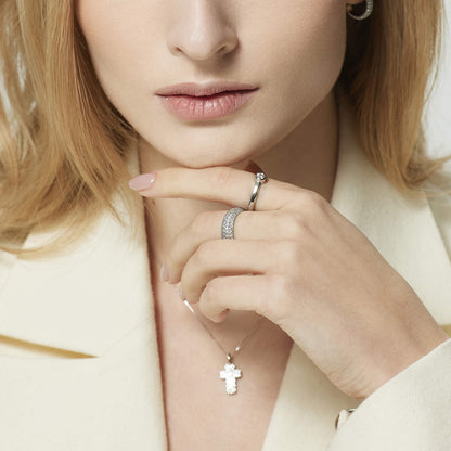 Reflexion — Platin-Ehering mit Diamanten