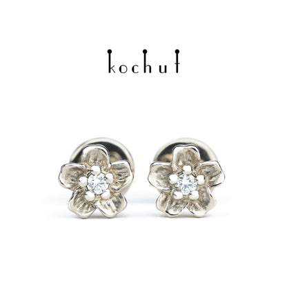 Blumen — Ohrringe aus Weißgold mit Diamanten