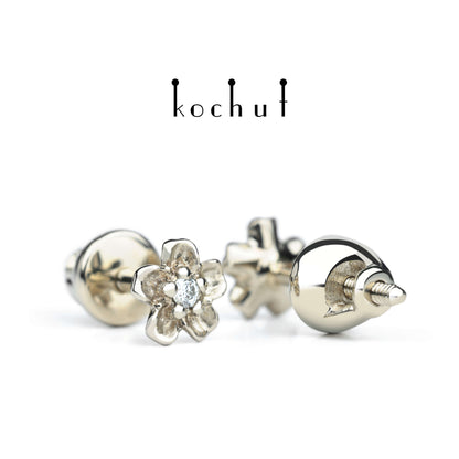 Blumen — Ohrringe aus Weißgold mit Diamanten
