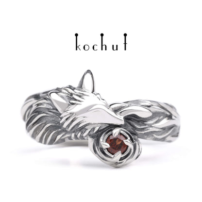 Kleiner Fuchs — Ring aus oxidiertem Silber mit Granat